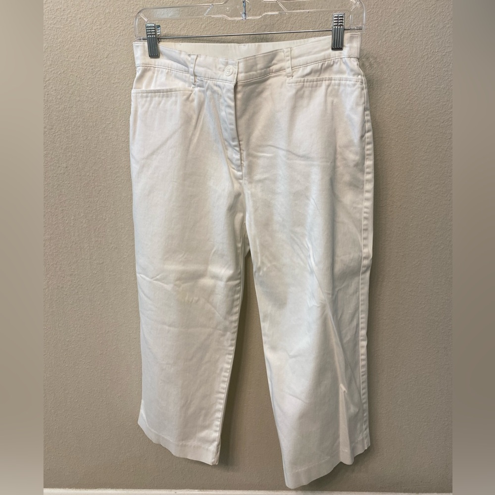 EUC Briggs New York Petite white capri pants, size 10 Petite